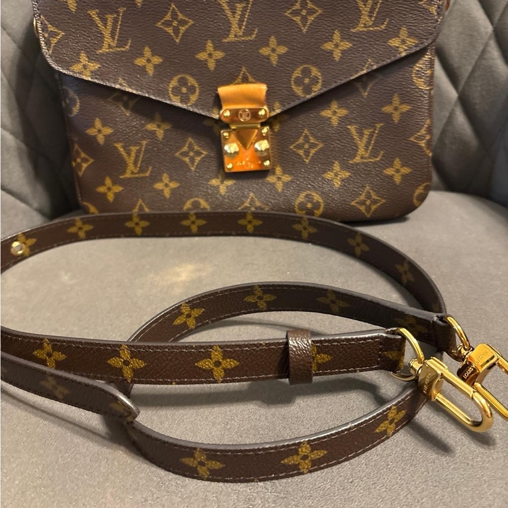 Louis Vuitton Pochette Metis - Picture 8 of 14